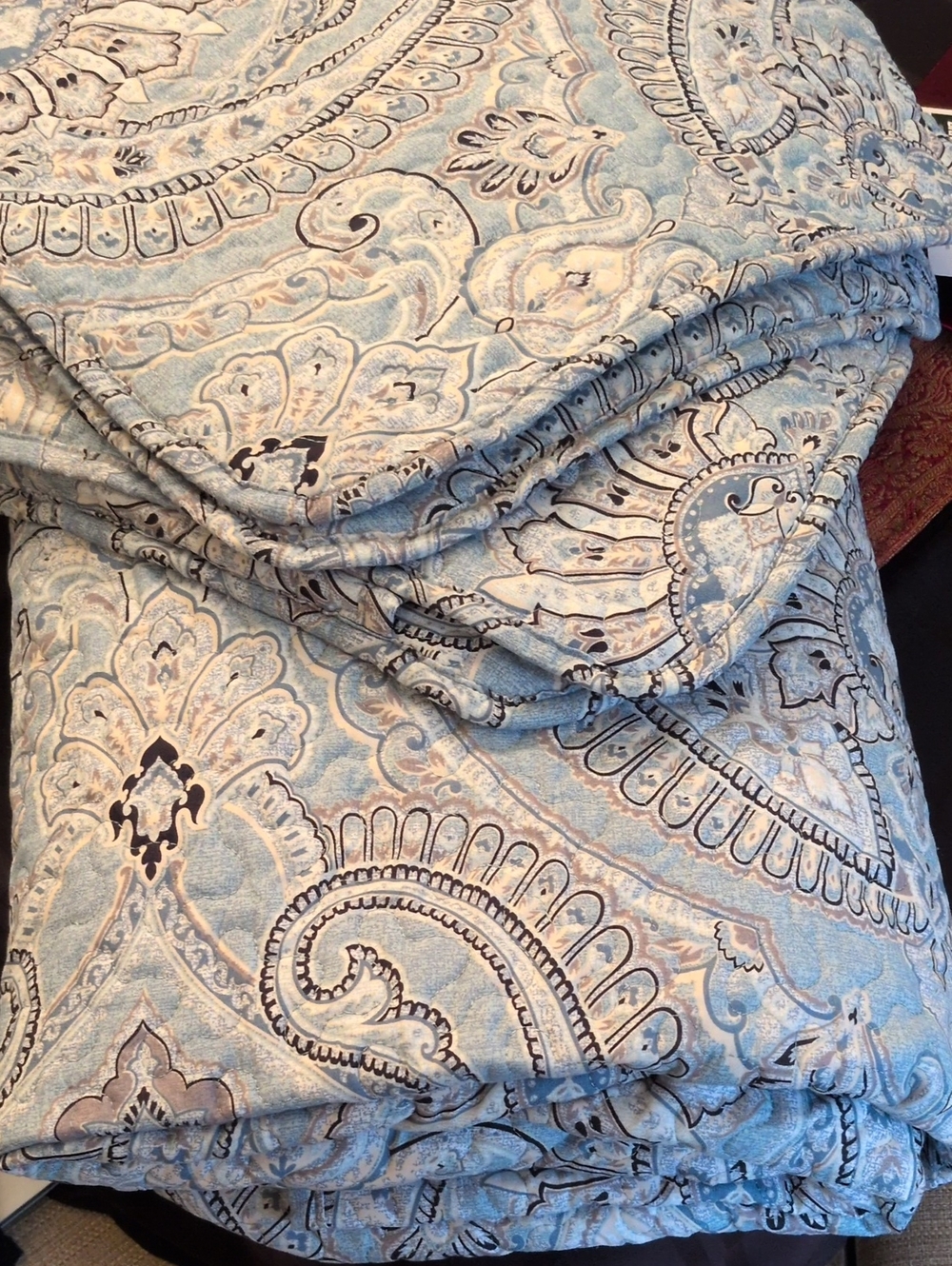 Light Blue Paisley Quilted Comforter - Elegant Blue Pattern